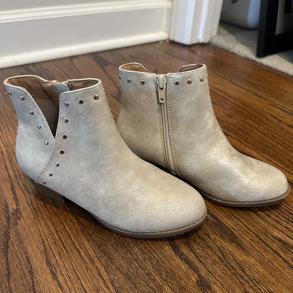 Treasure and Bond Nordstrom Light metallic Stylish Cream Ankle Boots, worn once!